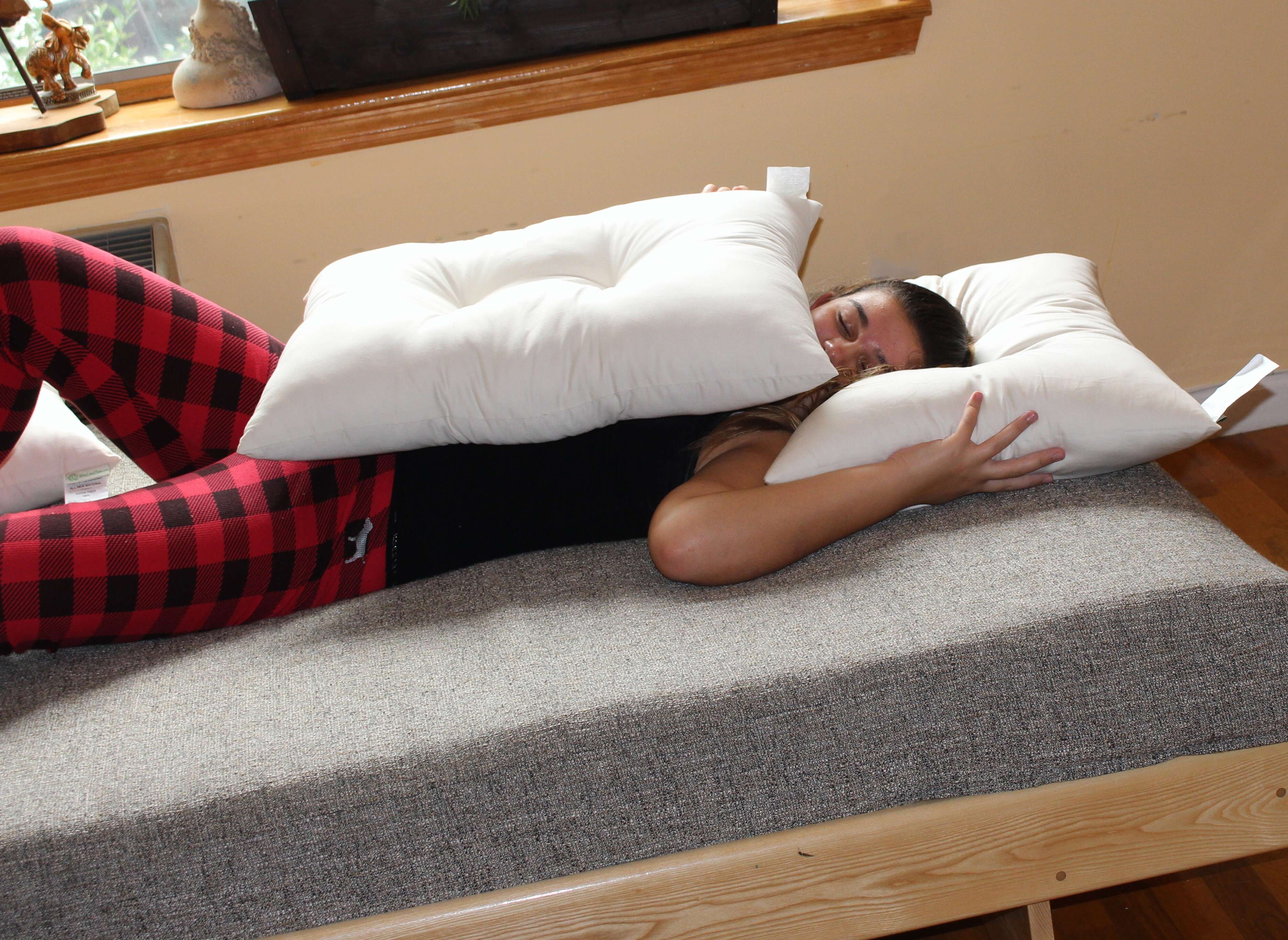 Ergonomic Pillow Filled with GOTS Certified Cotton